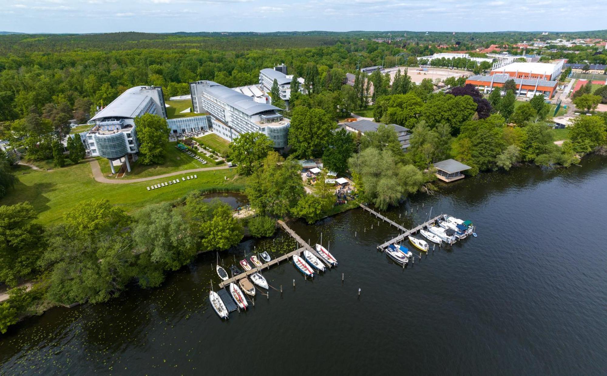 Kongresshotel Potsdam Am Templiner See Екстериор снимка